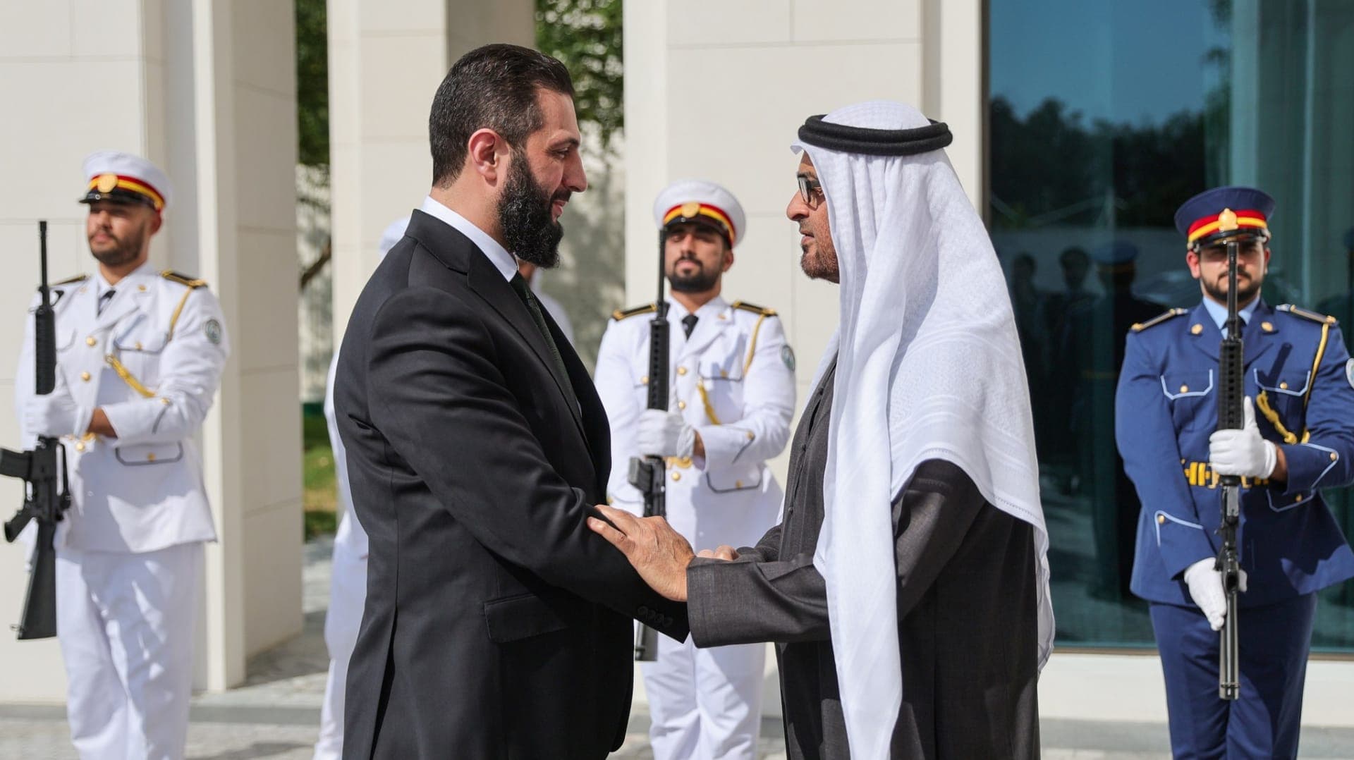الشرع وابن زايد يتباحثان بالمستجدات