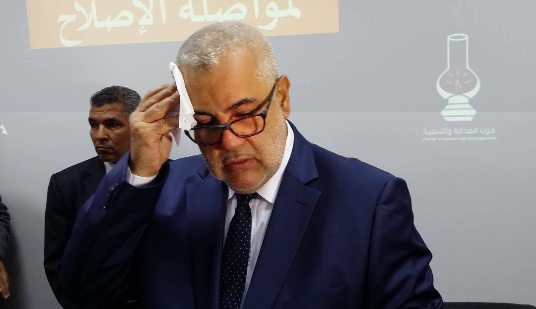 ابن كيران يعتذر لمستشاري الملك بعد تصريحات الصويرة في محاولة لتهدئة غضبة القصر قبل الانتخابات