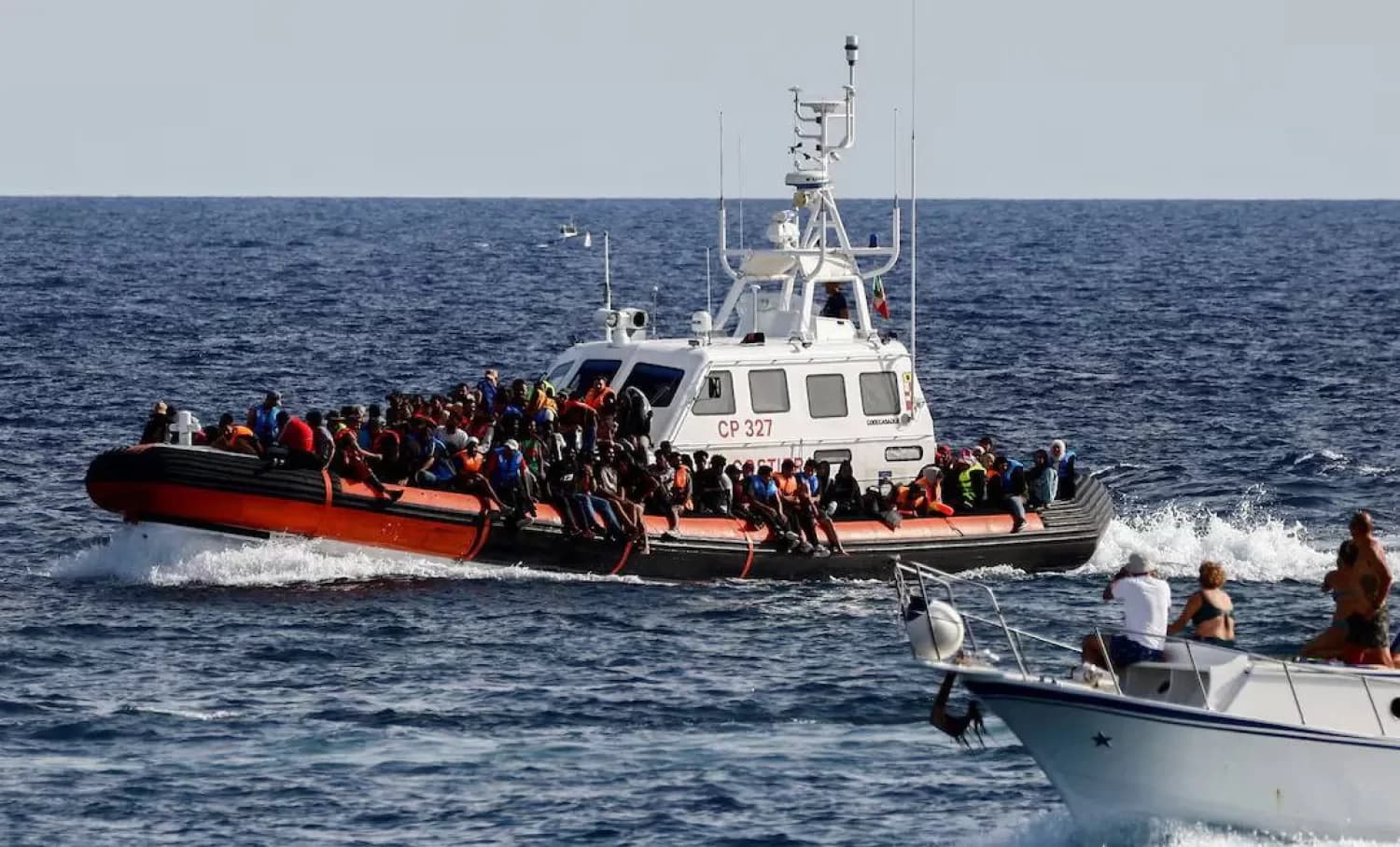 إيطاليا تفكك شبكة للهجرة السرية وتوقف مشتبهين