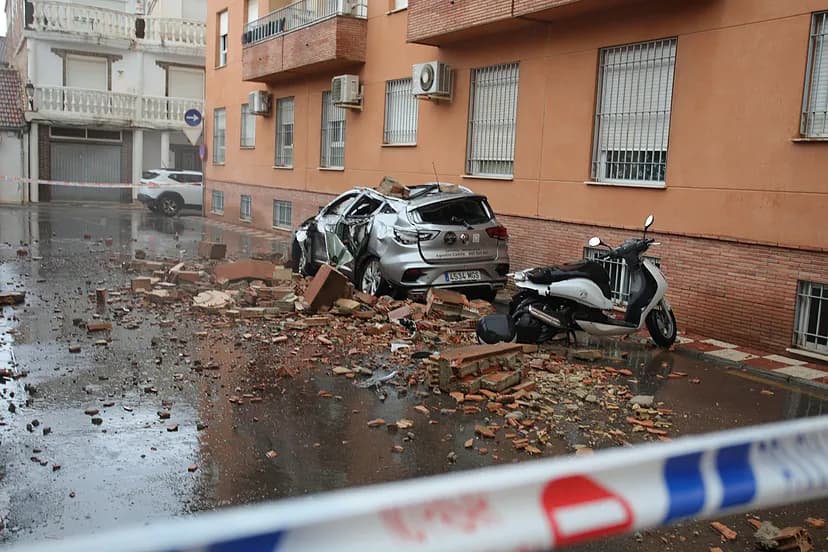 Granada hit by 5.0 quake, emergency plan activated