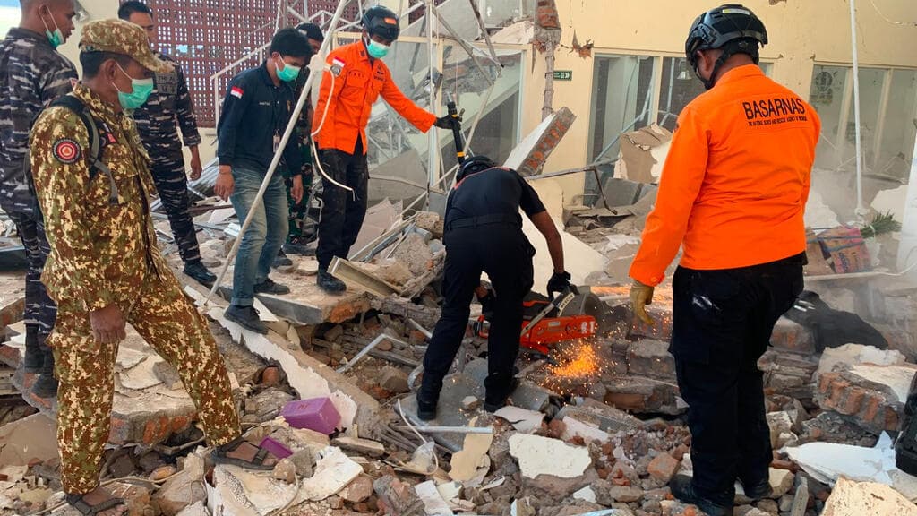Indonesia earthquake causes 47 deaths