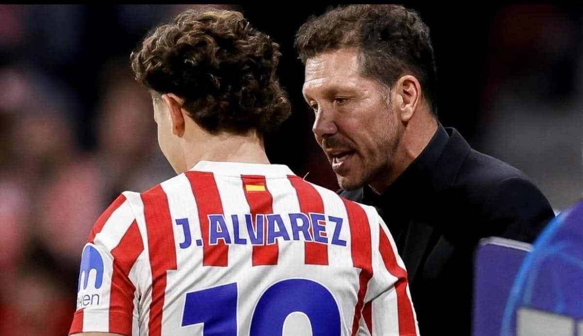 أتليتيكو يؤكد رفض بيع ألفاريز لعدم التزام برشلونة