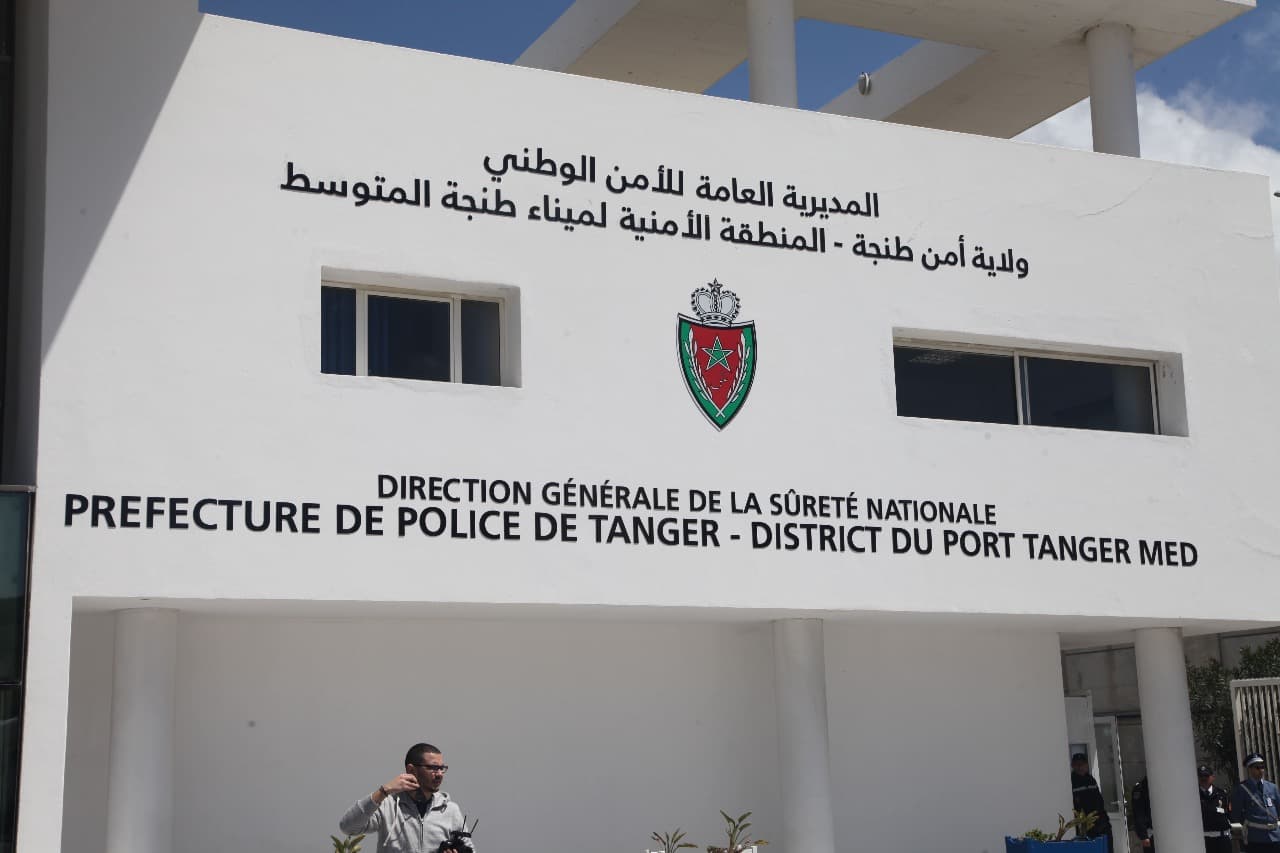 تحقيق مع شرطي في طنجة وتوقيف سائق بعد ضبط مخدرات