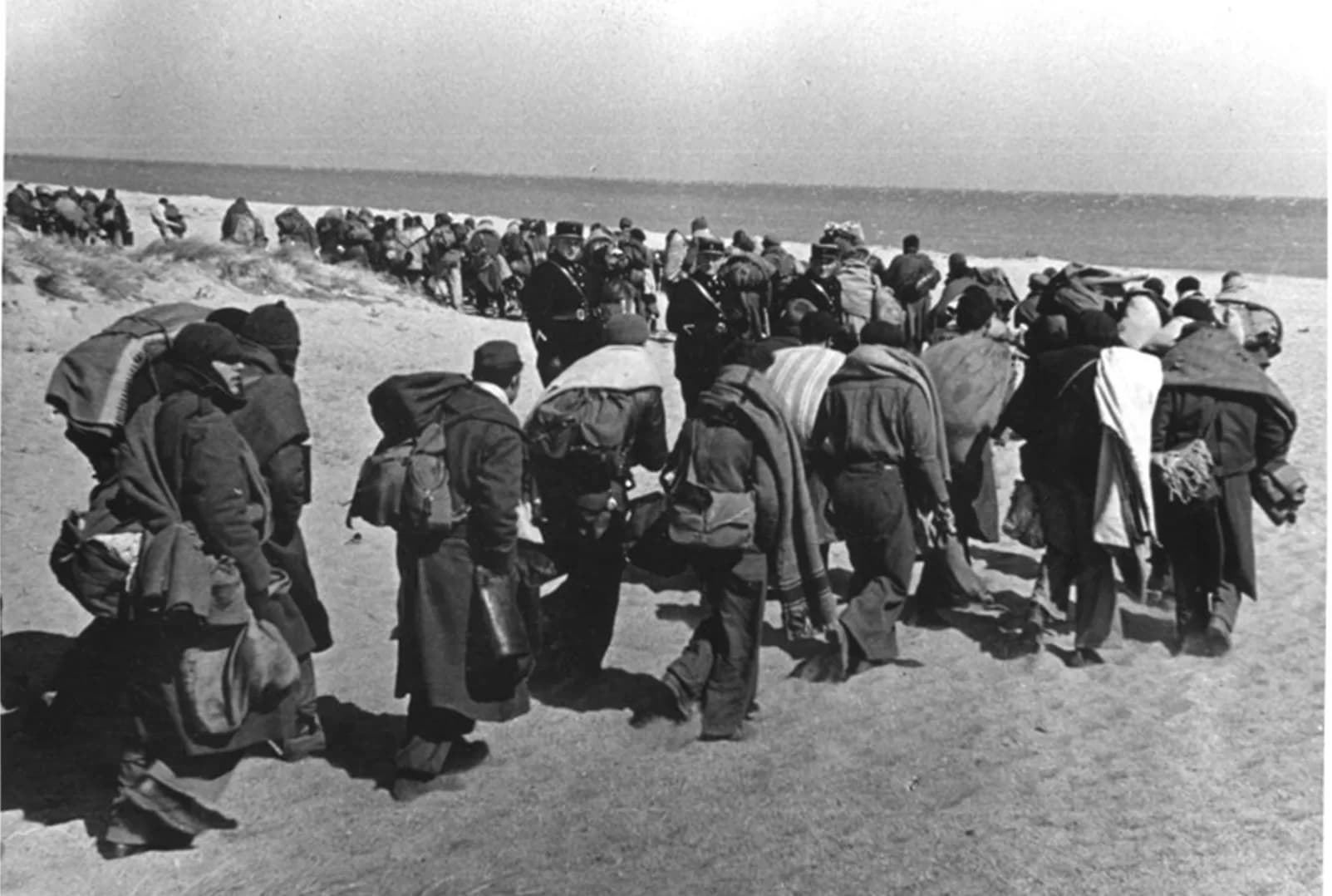 وزيرة إسبانية تذكّر مواطنيها بماضي الجمهوريين