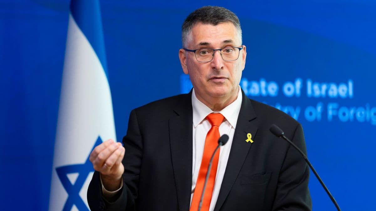 إسرائيلي يدعو المنصوري لتعزيز العلاقات
