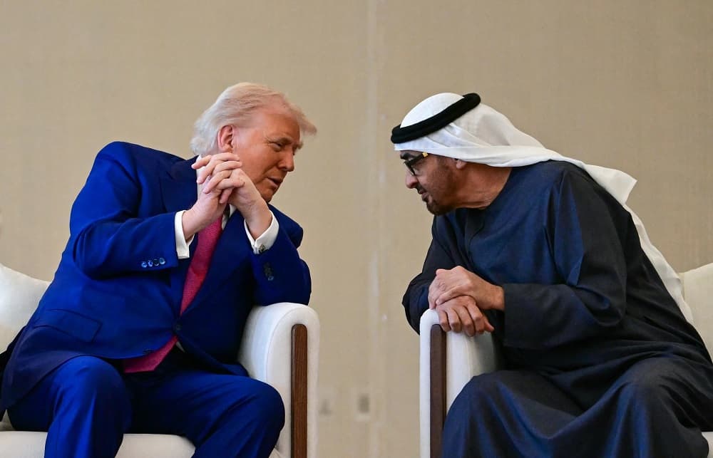 ترامب وابن زايد يناقشان مستجدات الشرق الأوسط
