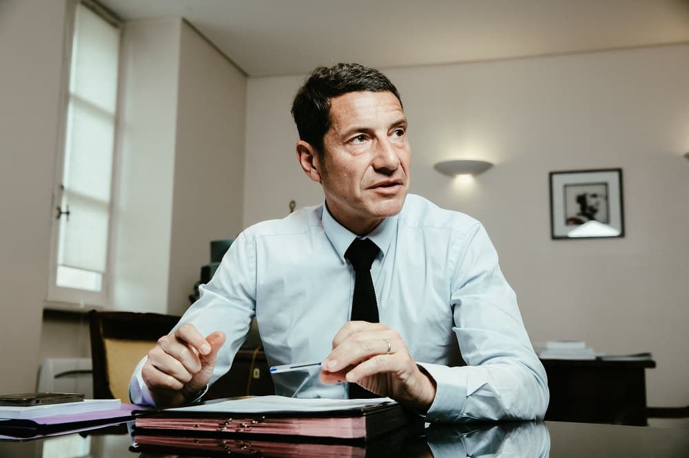 French candidate's remarks on Algerian massacre spark debate