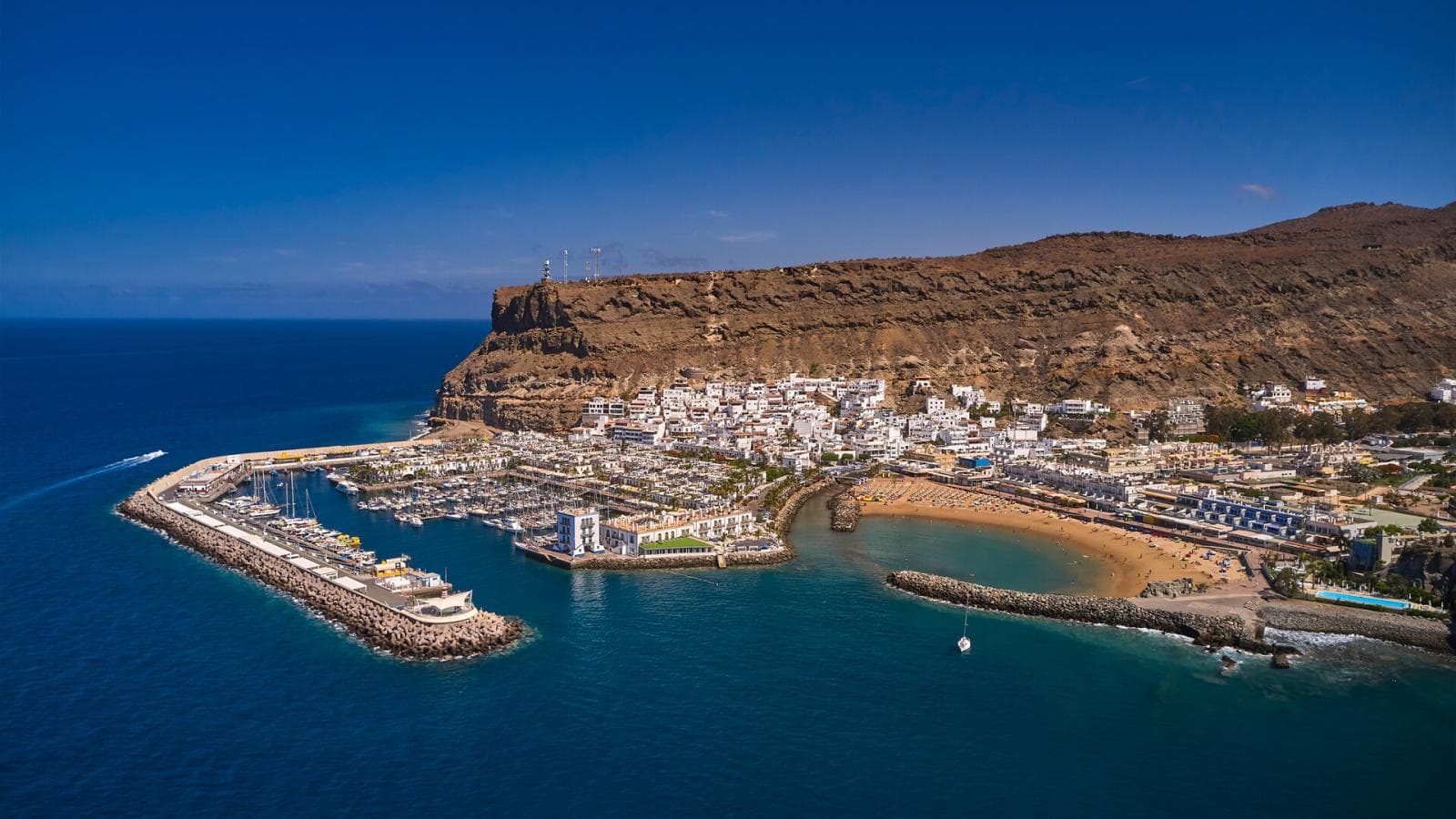 جدل في إسبانيا حول استحواذ المغرب على موانئ الكناري