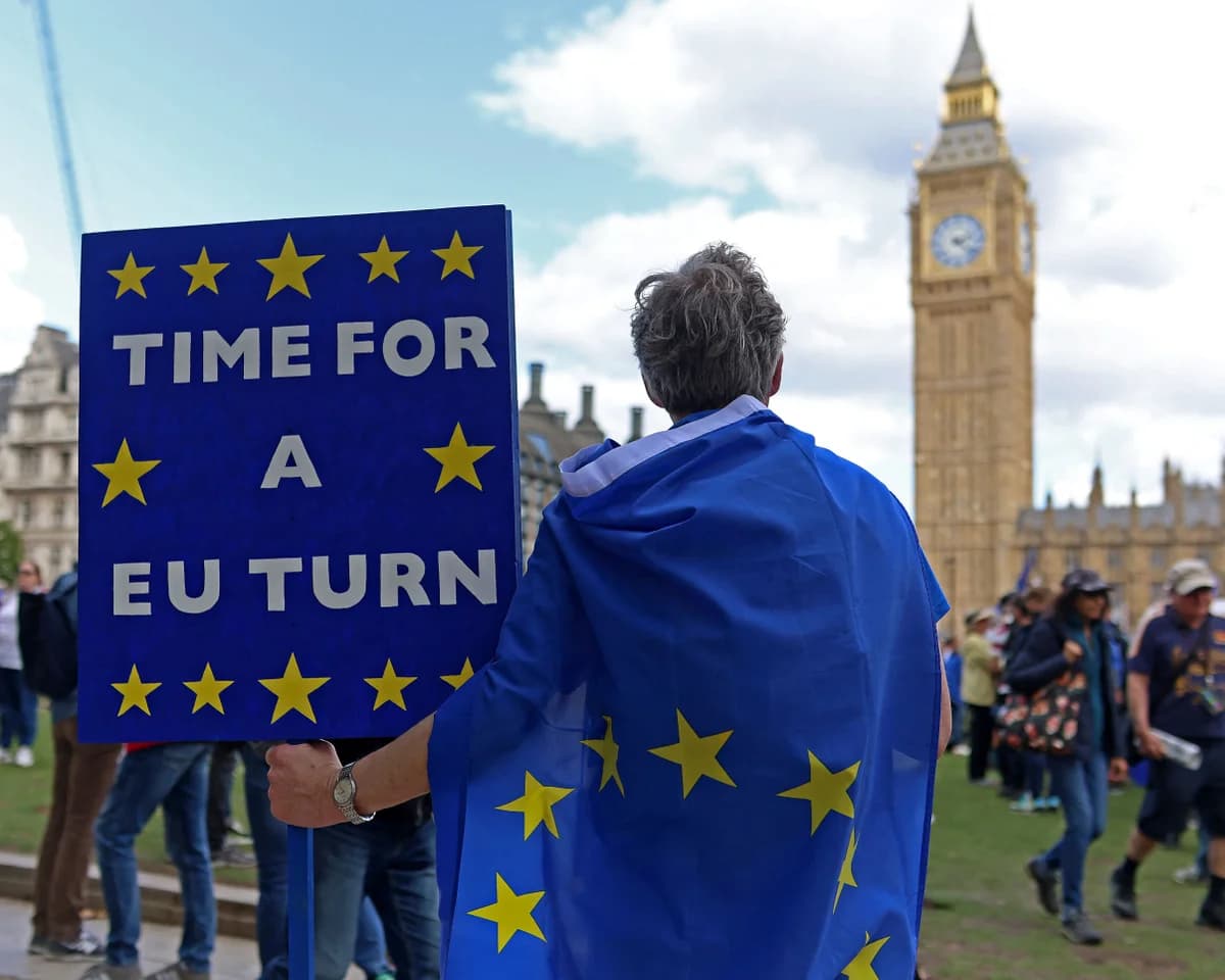 Nearly half of Britons favor rejoining EU