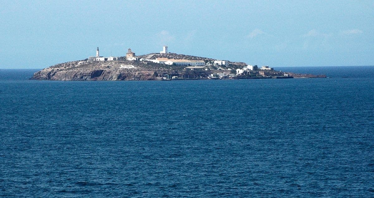 Spanish ship delivers supplies to Ras Al-Hisima