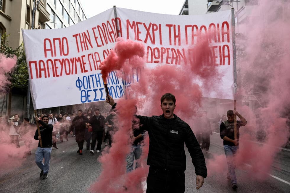 انتقال احتجاجات غلاء المعيشة من فرنسا إلى اليونان