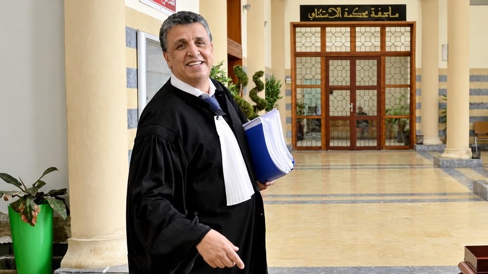 المحامون يستأنفون عملهم مؤقتا بعد إضراب وصدام