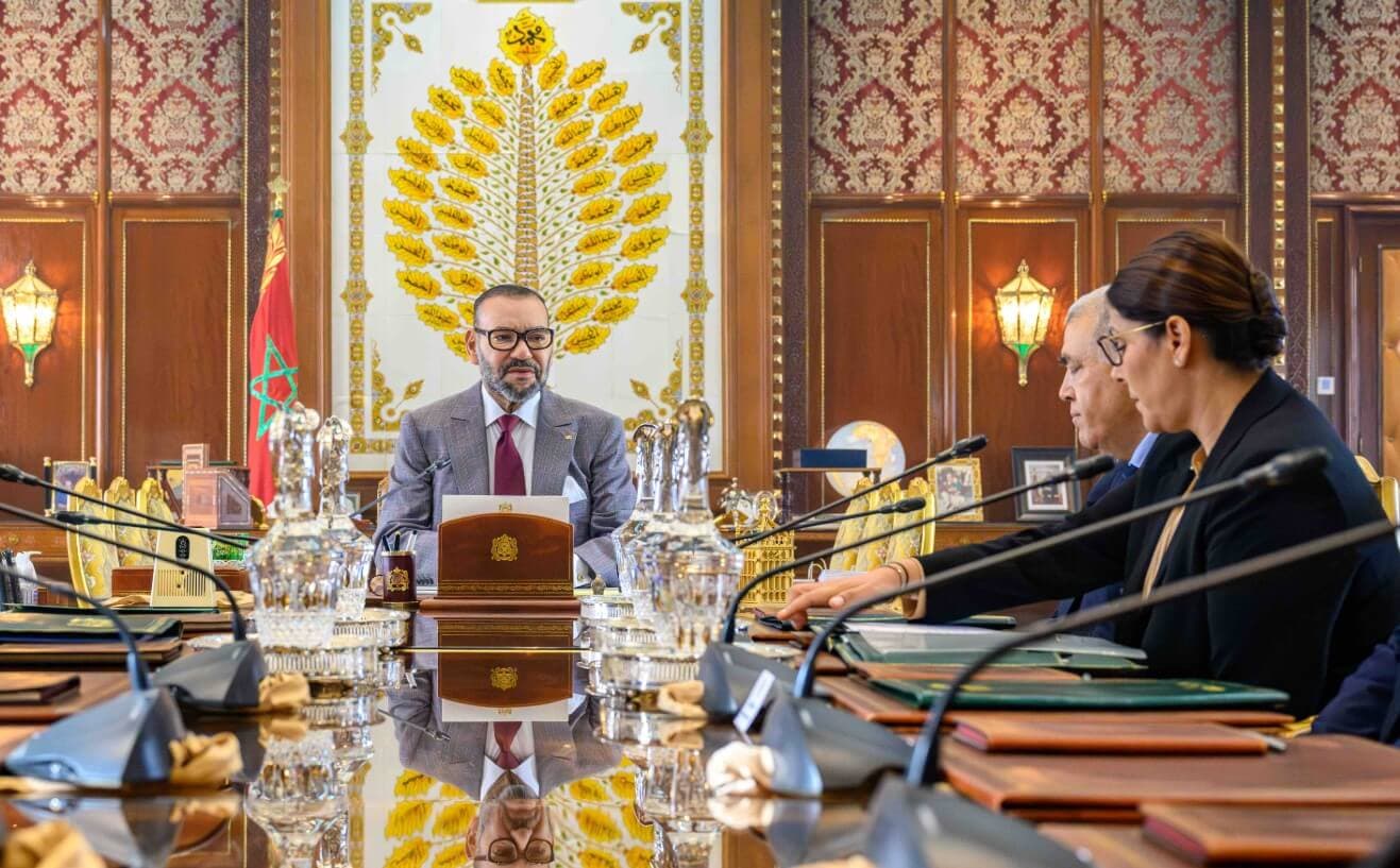 الملك يستقبل رئيسة الحكومة للمرة الأولى منذ التتويج