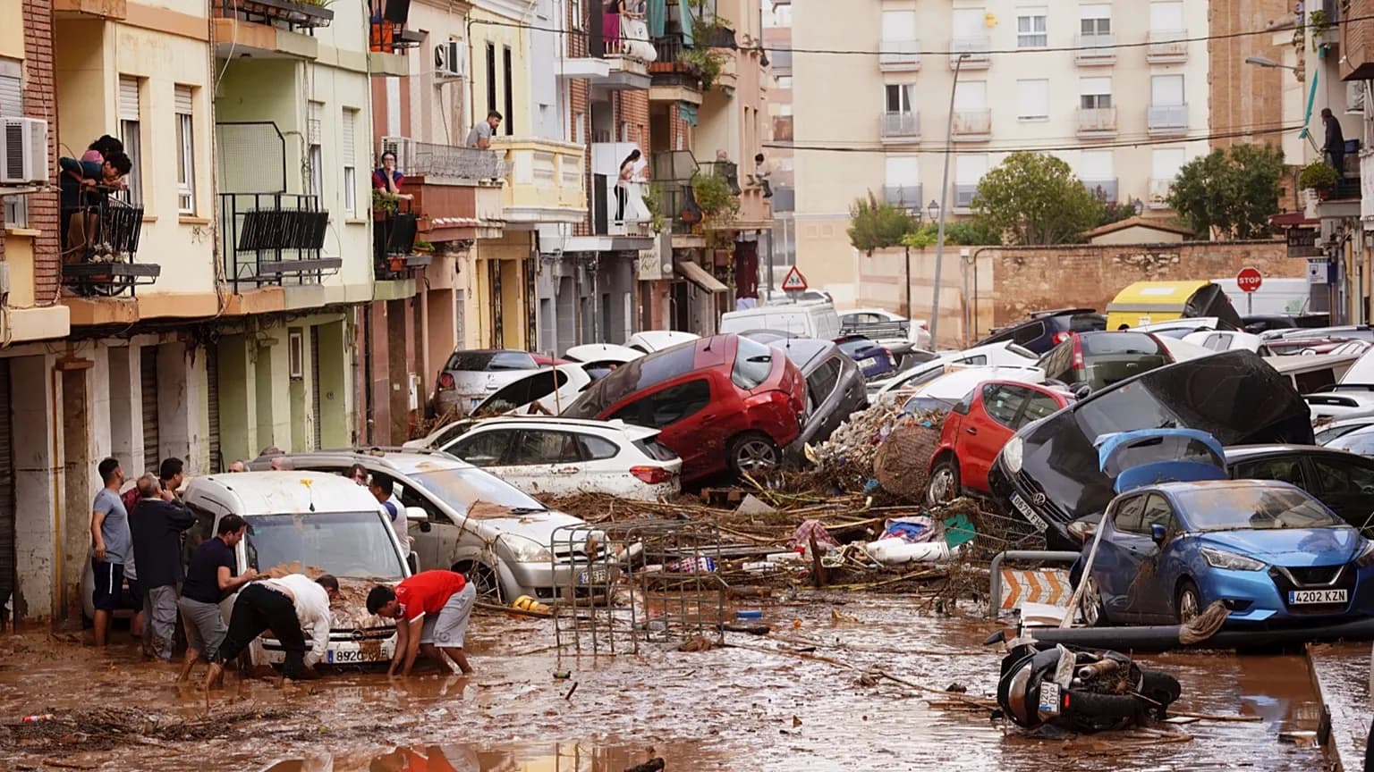 مخاطر استثنائية على إقليمي إسبانيا بسبب الأمطار
