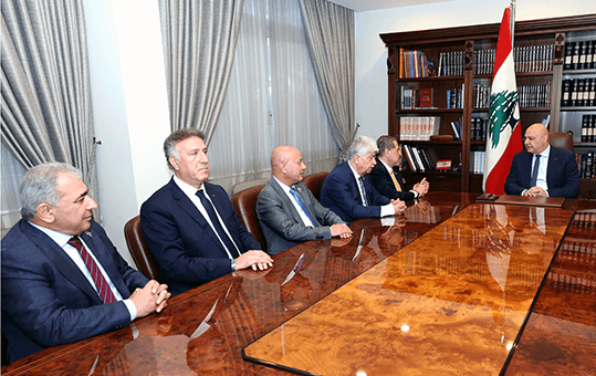 Aoun Talks with Abbas's Envoy on Palestinian Conditions
