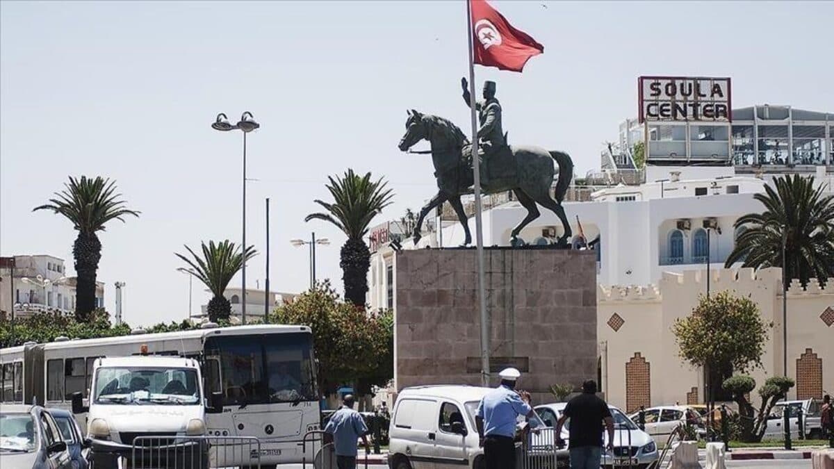 تونس تستدعي سفيرة فرنسا على خلفية مقابلة تلفزيونية