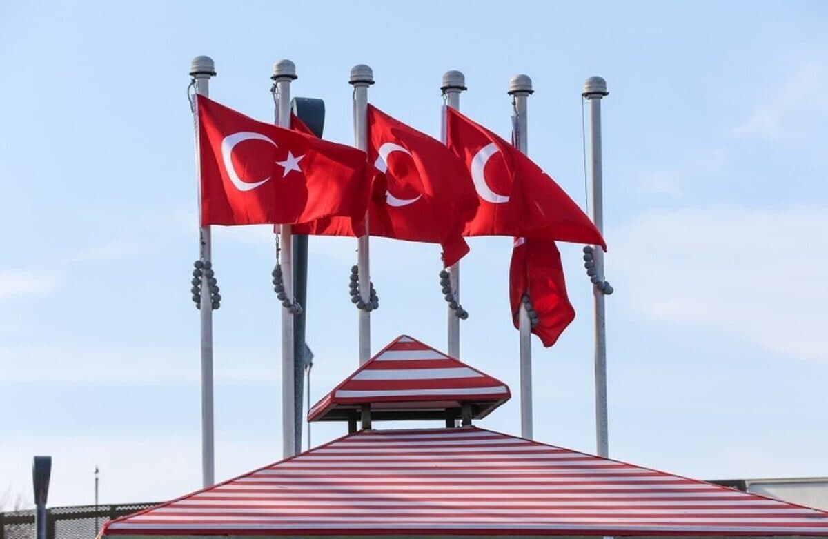 Turkey Political Shift 91 Deputies Leave CHP