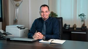 Evening stock listing introduces new management model
