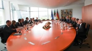 Evening Meeting Focuses on Building a Balanced and Sustainable Partnership