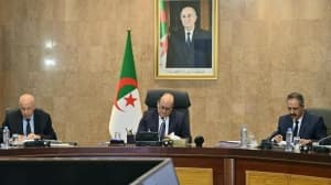 المساء.. تعزيز المحليات ودشّن خط السكة بين الأغواط وتمنراست