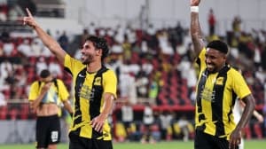 عوار يقود الاتحاد السعودي لتأهل المجموعات