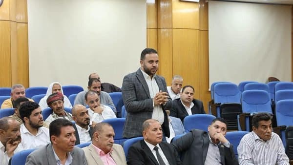 محافظ المنيا يؤكد خلال اللقاء التشاوري على تعظيم العائد التنموي من مشروع الطاقة النظيفة بغرب المنيا