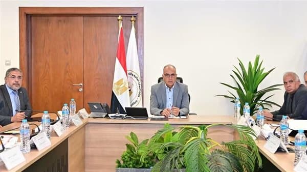 وزير الري يراجع وضع مياه نهر النيل