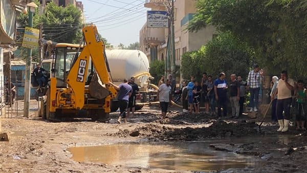 رئيس مياه القليوبية يوجه لإصلاح كسر في خط رئيسي بميت حلفا