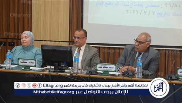 عميد طب أسيوط يرأس اجتماع مجلس الكلية
