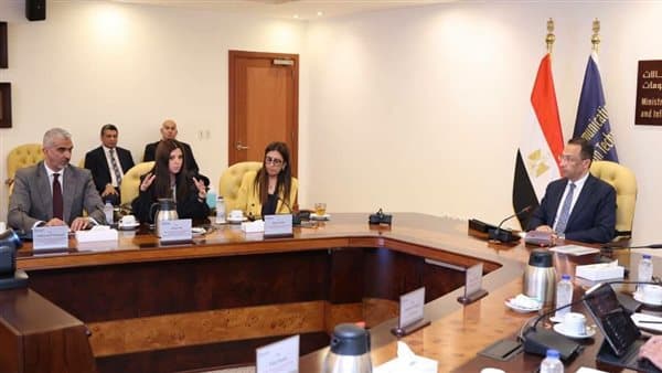 Communications Minister meets Digital Committee Cairo