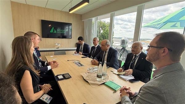 Civil Aviation Minister explores Acron Aviation cooperation
