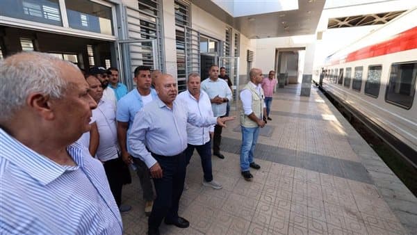 وزير النقل يزور محطات مطروح