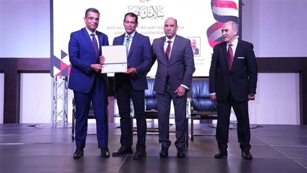 وزير العمل ومحافظ البحر الأحمر يشرفان على افتتاح ملتقى السلامة بالغردقة