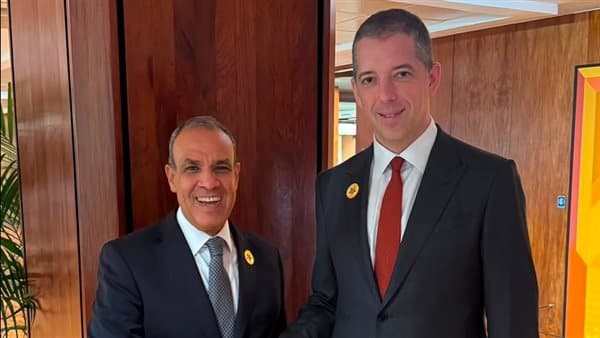 وزير الخارجية يناقش تعزيز التعاون مع صربيا