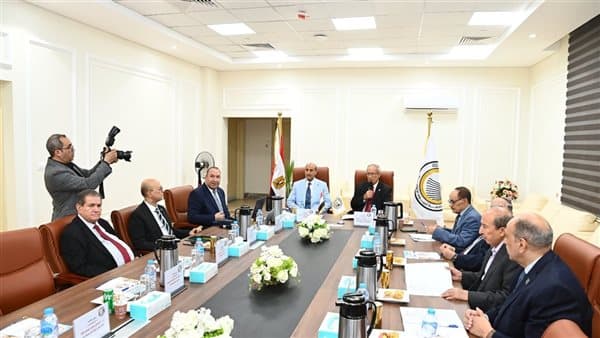 Al-Manshawi attends Assiut Private University trustees