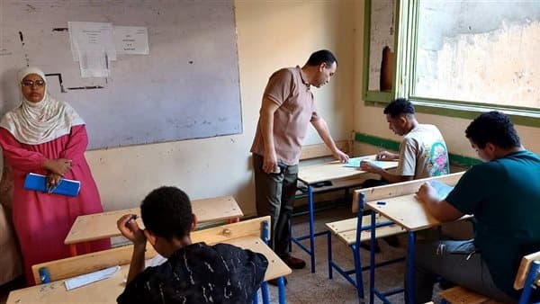 تحقيق مع 7 مراقبين في امتحانات إعدادية أسوان