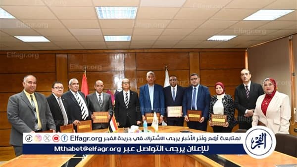 رئيس أسيوط يكرم مستشاري الجامعة