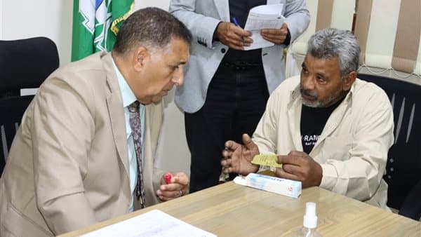 محافظ القليوبيةيدعو لحل شكاوى أهل كفرشكر