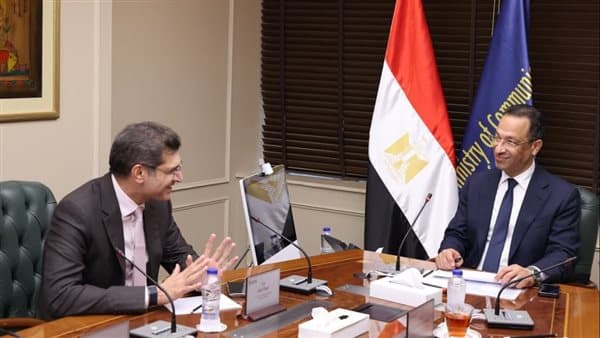 وزير الاتصالات يناقش توسعات مع سيستمز ليمتد