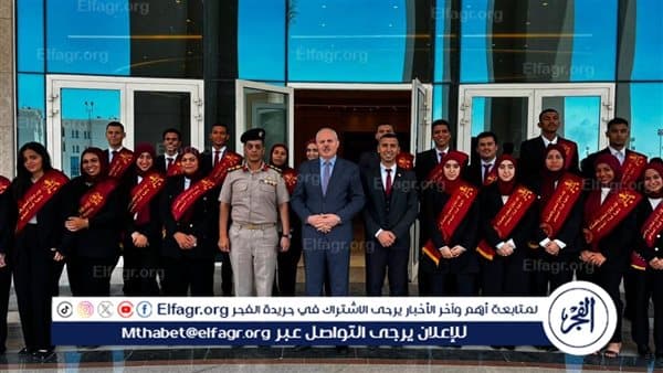 رئيس جامعة قناة السويس وطلاب في مؤتمر الاتصالات الدولي