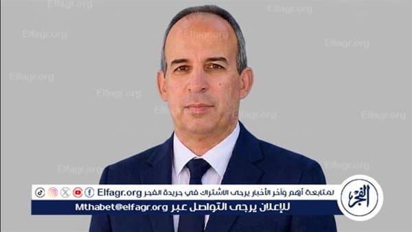 أسرة تنجو من سقوط منزل في سوهاج
