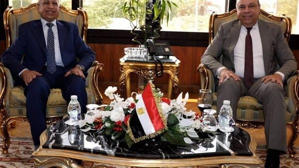 وزارة الطيران والأكاديمية توقع بروتوكولاً لتطوير الكوادر