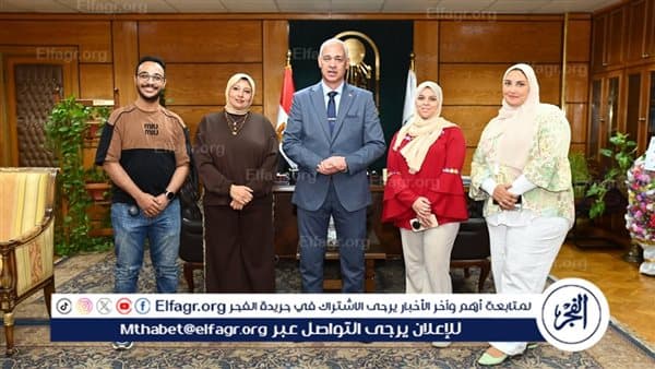 رئيس جامعة أسيوط يستقبل المهنئين
