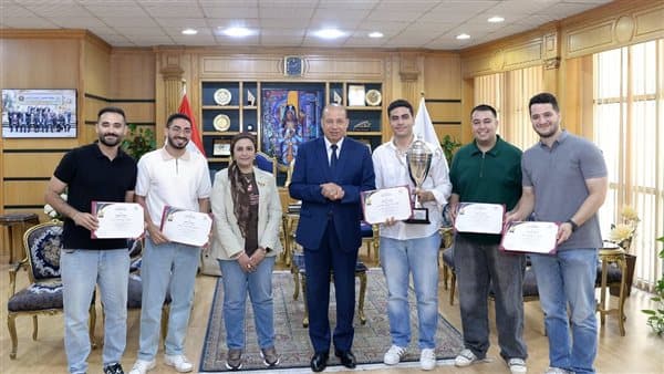 Mansoura Uni President awards Enactus team for top Egyptian finish