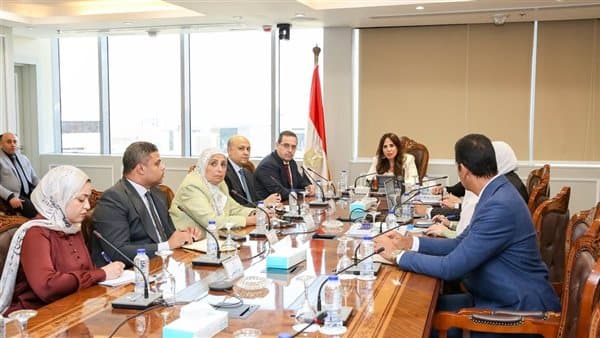 وزيرة الإسكان تناقش تعديل قانون البناء