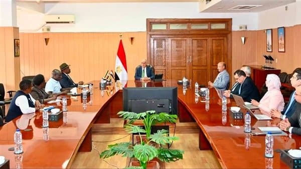 وزير الري يناقش التعاون مع أوغندا لمكافحة الحشائش في البحيرات