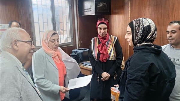نائب رئيس بنها للدراسات تراجع معامل التنسيق