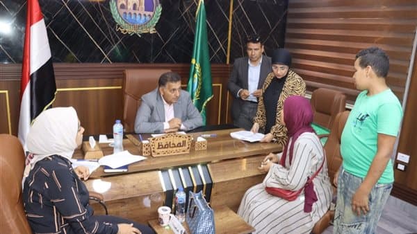 Qalyubia Governor reviews citizen complaints