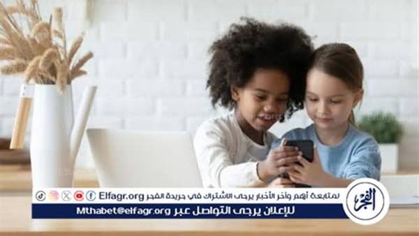 خبيرة توضح الفرق بين التكنولوجيا والسوشيال ميديا في تربية الأطفال
