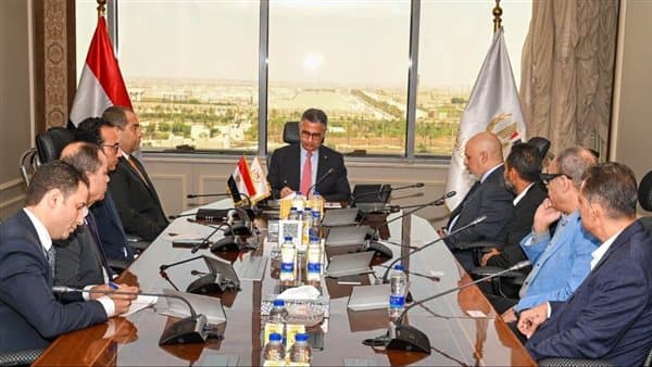 وزير التموين يناقش تطوير سوق الذهب